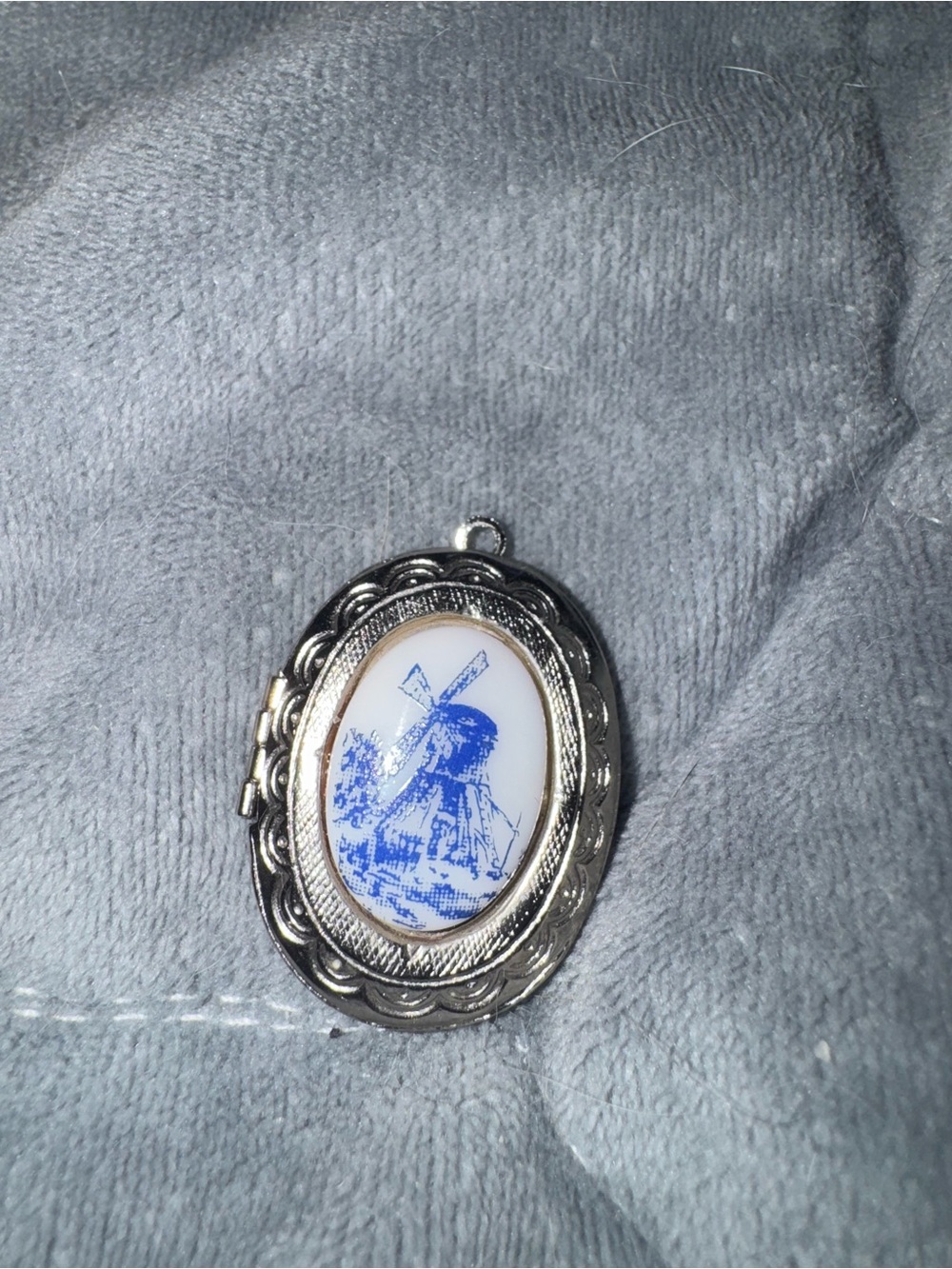 VINTAGE Silver-tone Blue Delft Oval Locket Pendant - Women Jewelry